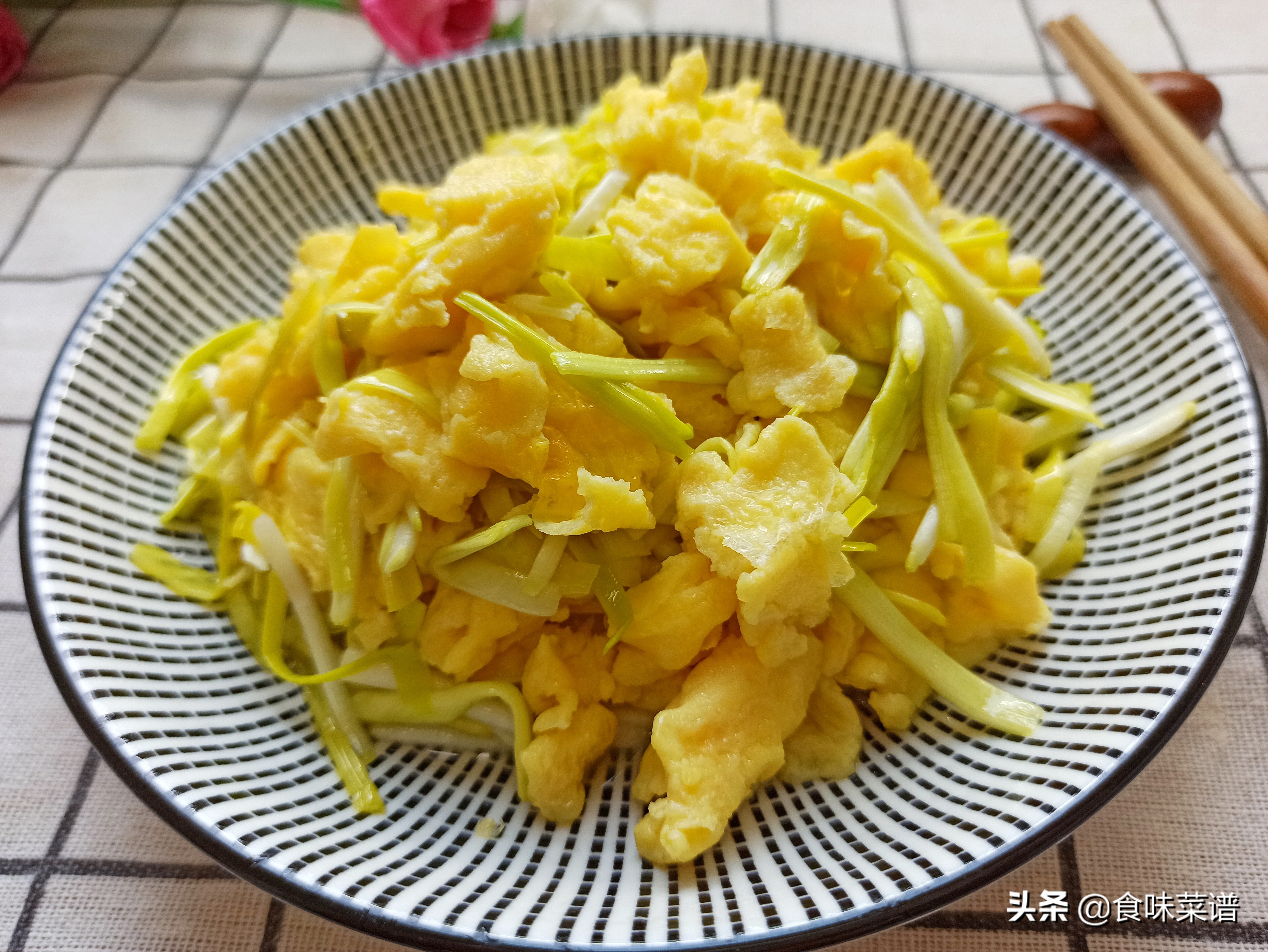 饭店的蒜黄炒蛋为啥好吃？告诉你正确做法，鲜香入味，5分钟搞定