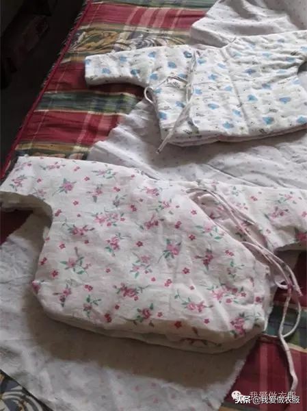 手工制作纯棉婴儿服教程，用暖暖的棉花做的衣服宝宝穿着就是舒服