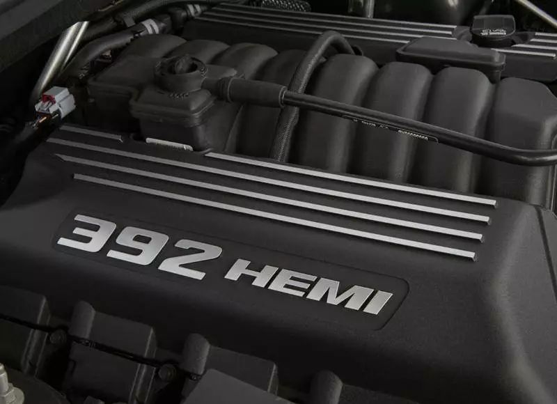 新款道奇杜兰戈 SRT即将发布，6.4L的大V8，一脚油门多少钱？
