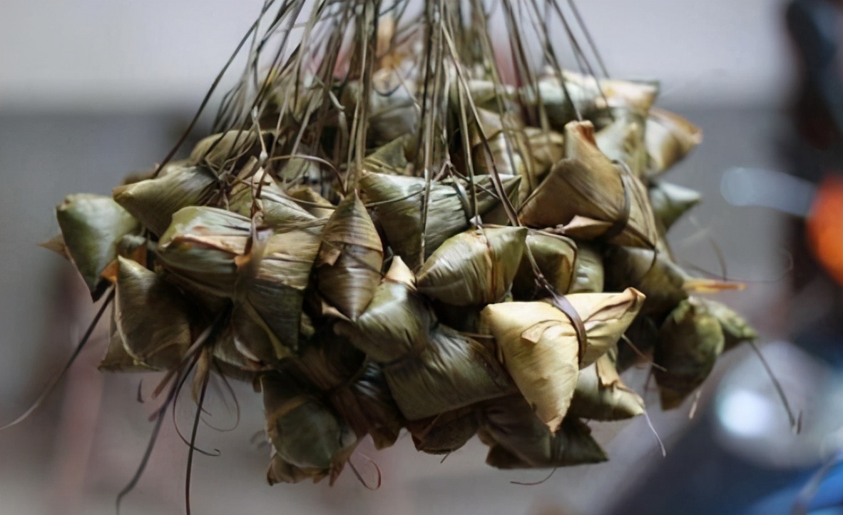 用哪种糯米包粽子好吃？糯米泡多久包粽子最好？
