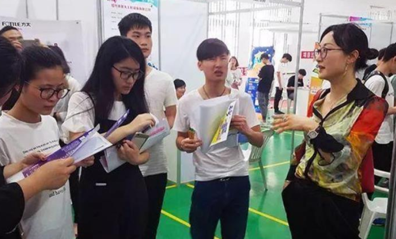 21年高考500分竟“无缘本科”，文理分数线相差100分，文科很无奈