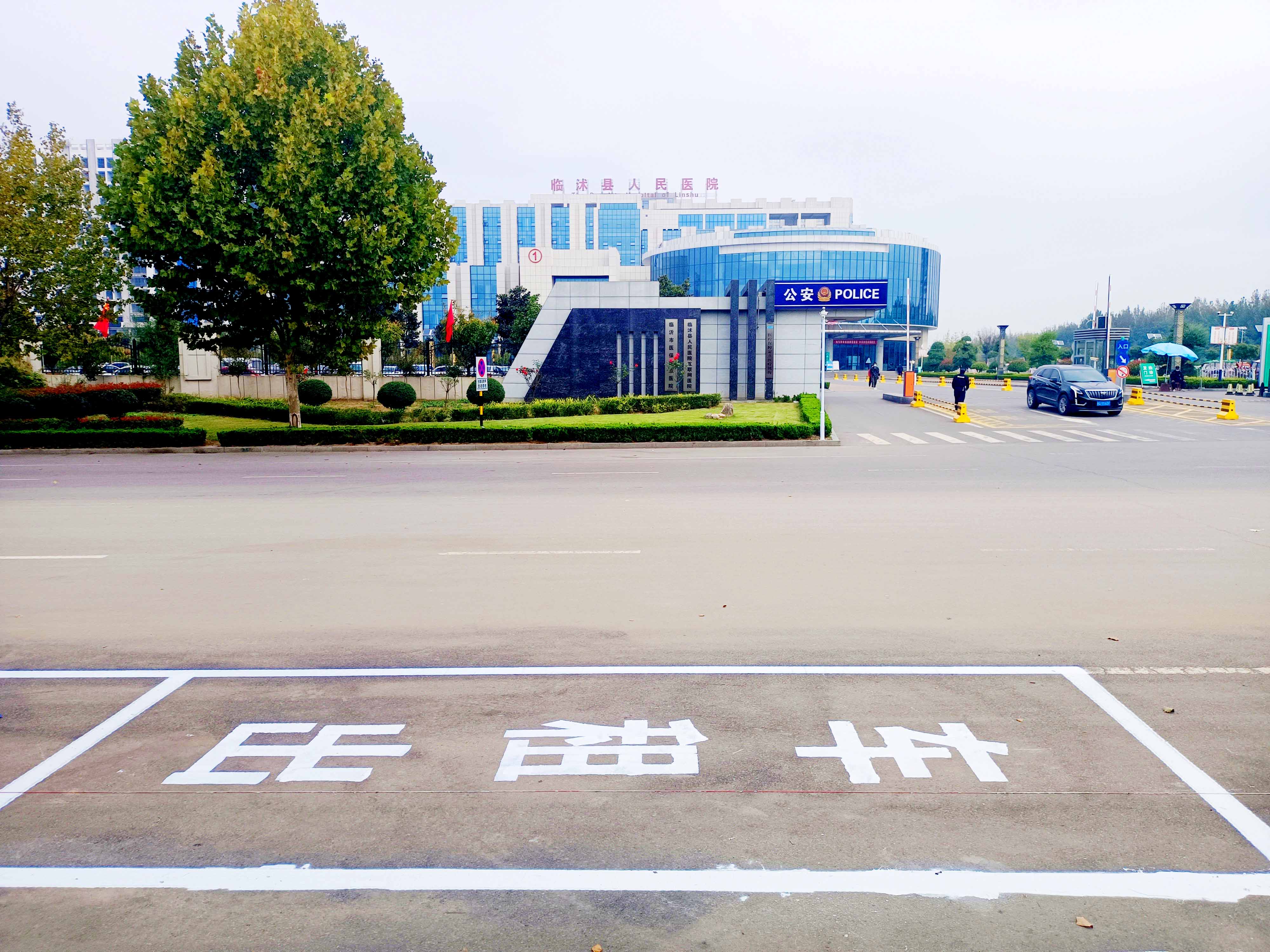 临沭县城管局开展县医院周边环境秩序整治行动