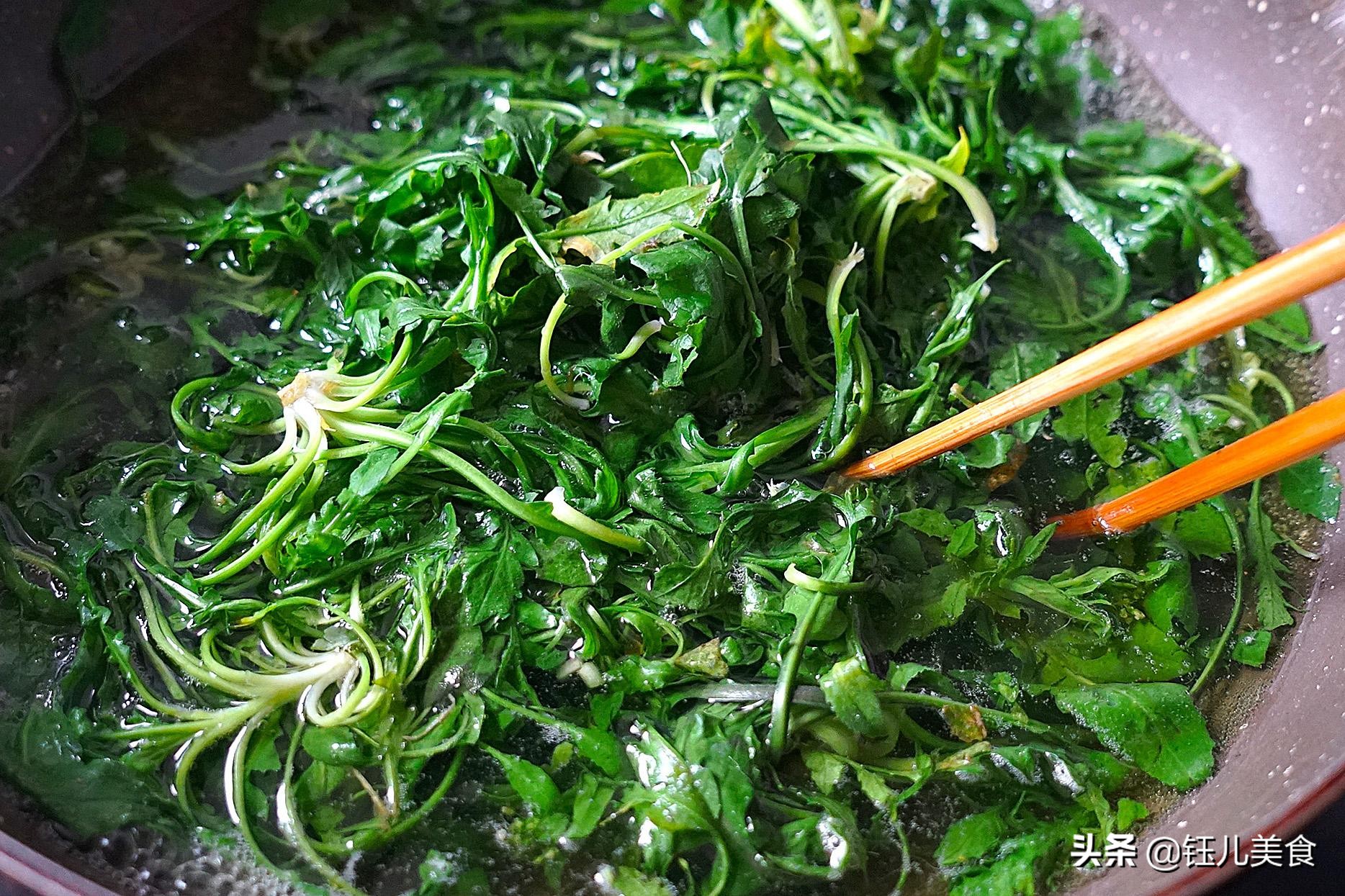 用荠菜包饺子发柴？注意做到这3点，鲜香美味又解馋，一锅不够吃