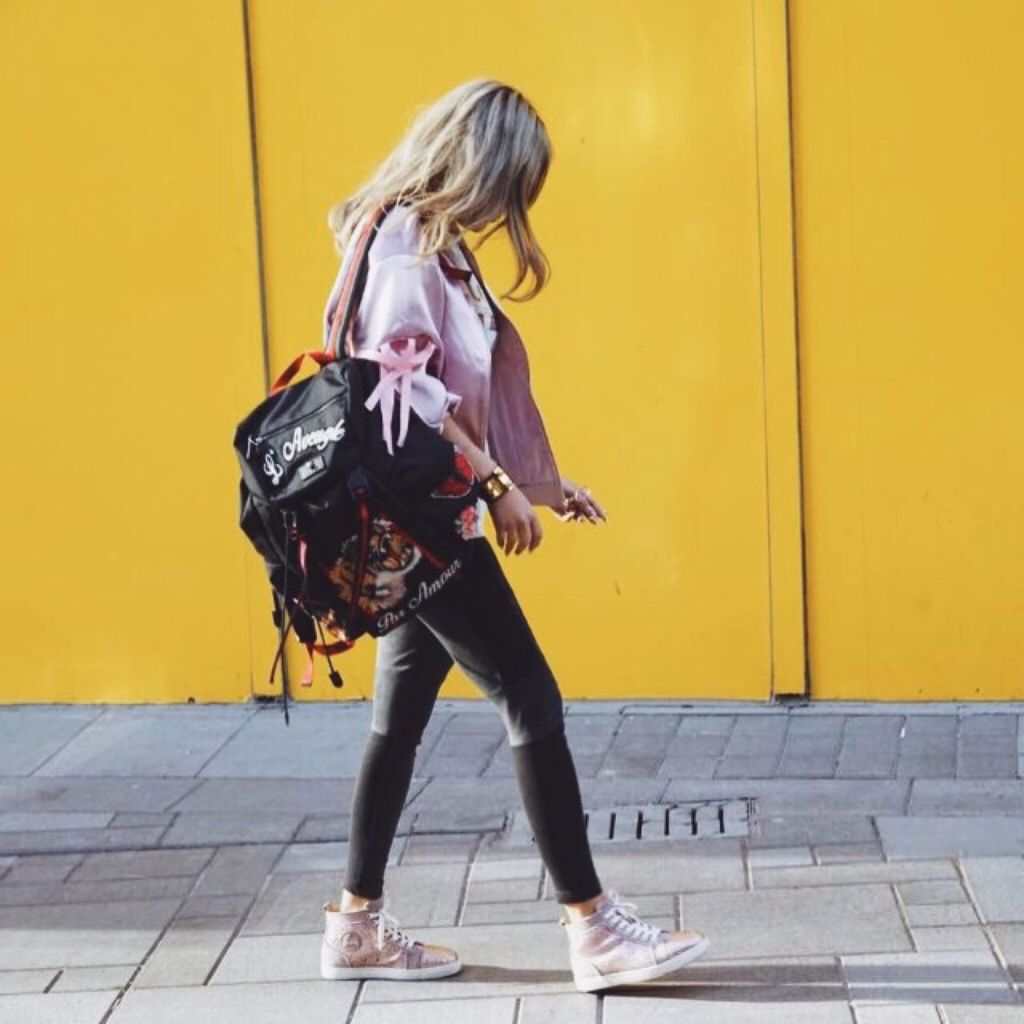 外八字脚的危害 女生外八字走路很恶心 - 时代开运网