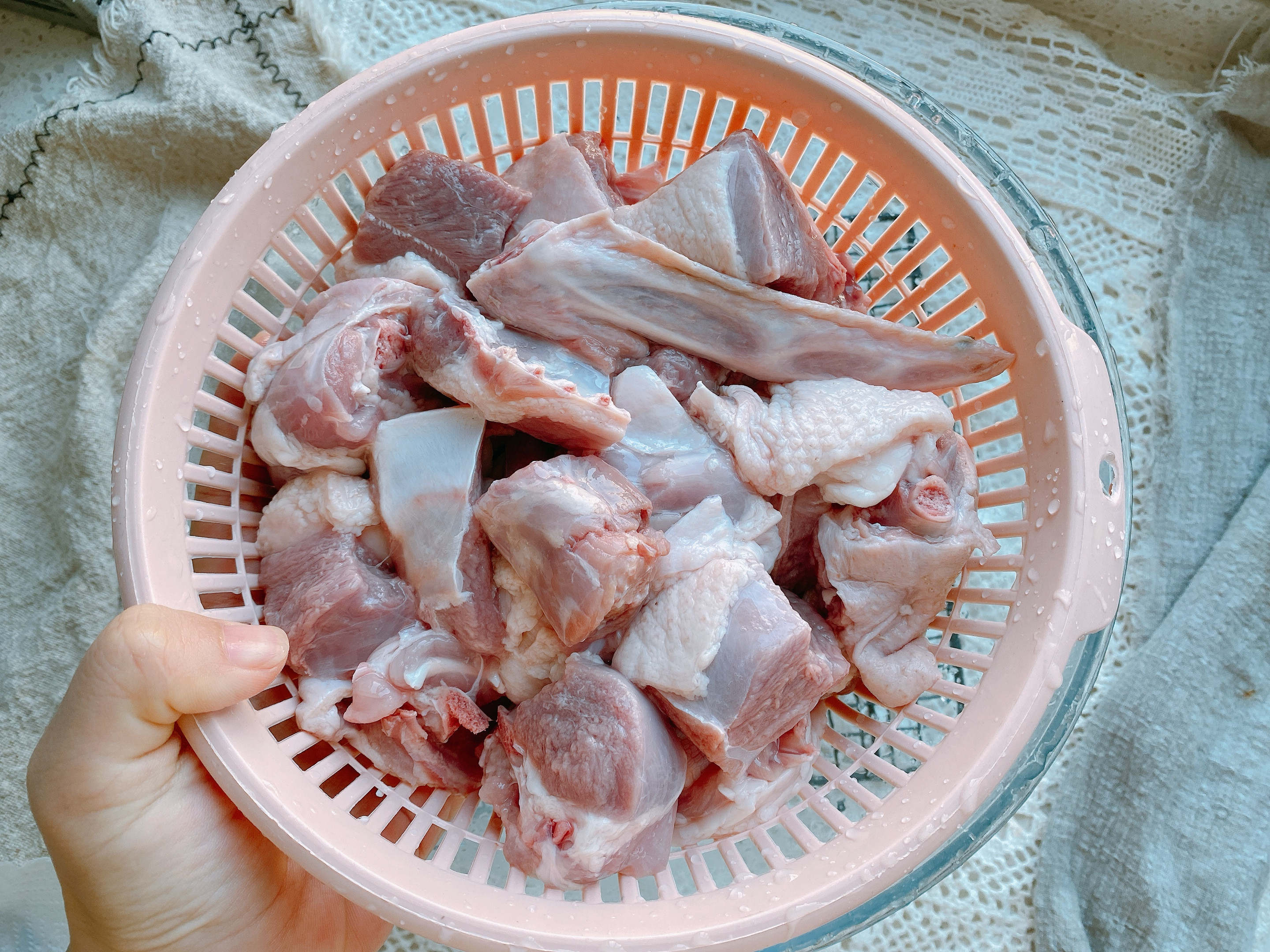 鸭肉最好吃的做法，咸香入味，肉质酥软没有腥味，适合冬天炖一锅