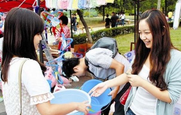 大学宿舍4人“标间”怎么选床位？过来人才知道，选对床位很重要