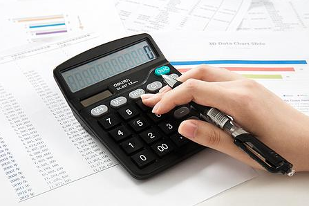 出让土地使用权需要缴纳哪些税？