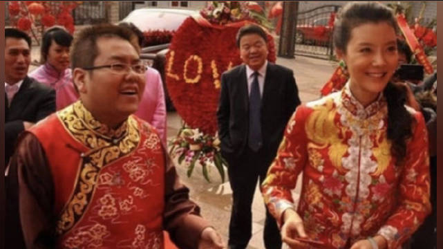 山西首富魔幻人生：父亲被枪杀、迎娶女明星、如今全民都想活捉他