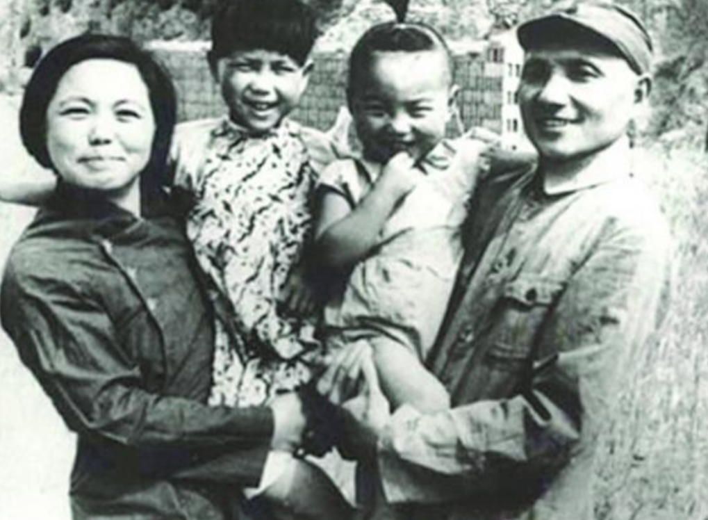 71年邓小平致信毛主席，信中提及林彪，9个月后主席写下200字批语
