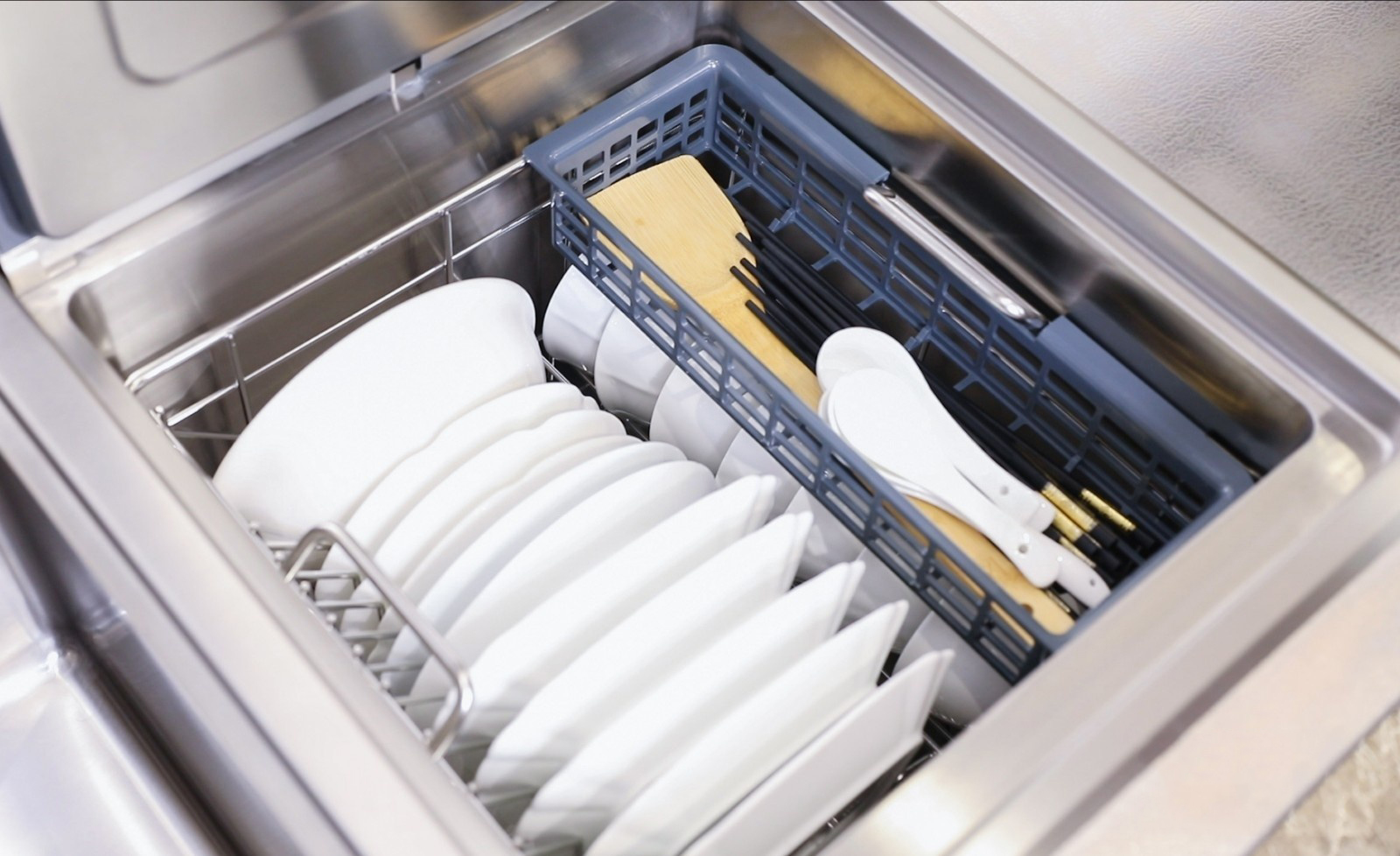 很多人不买水槽洗碗机，我哥们偏要买，用了三年，听听他说的实话