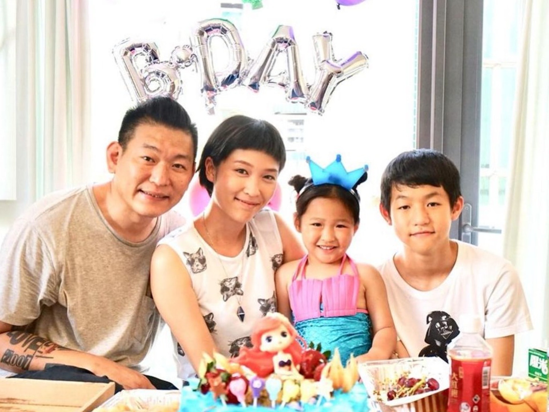 蒋祖曼一直都说自己是一个"爱情至上"的人,在年纪轻轻21岁时,她就与