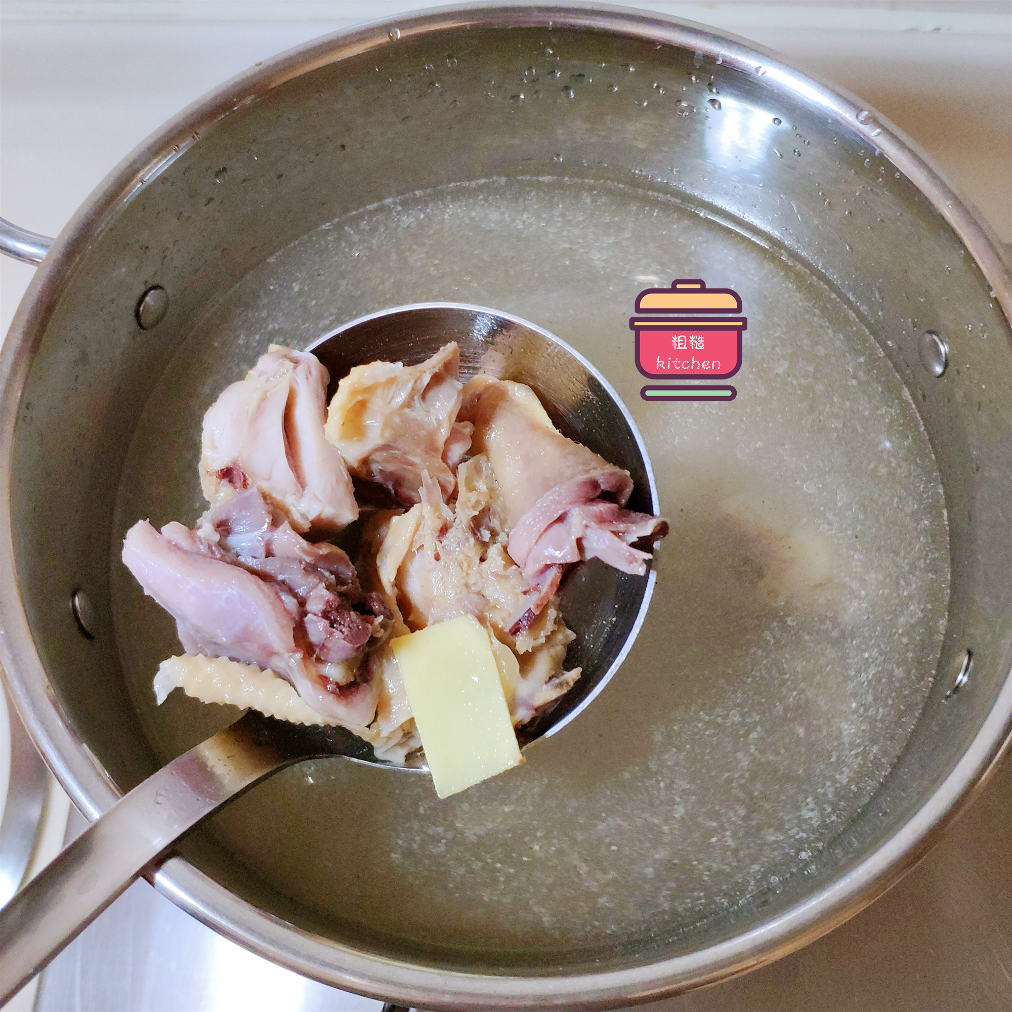 数九寒天用腊鸡炖萝卜，记住这2招，汤香色白无异味，越冷越要喝