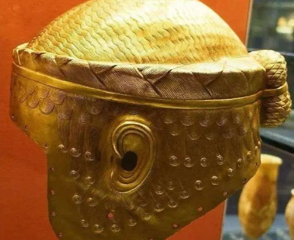 苏美尔出土黄金头盔结合中国四川三星堆文明里超越时代的青铜冶炼技术