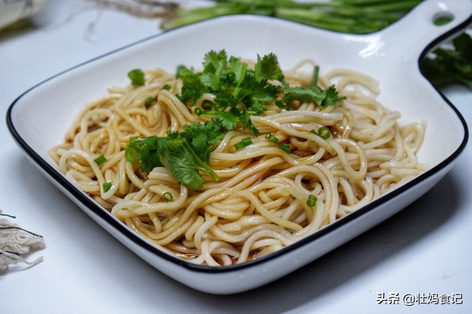 荞麦粉制作劲道爽滑凉拌面的美味做法