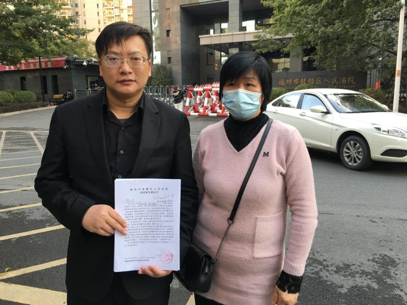 福州汽车美容店焚尸案开庭，防盗门不上锁存储汽油，失独母亲以雇主夫妇涉嫌重大过错民事索赔80万