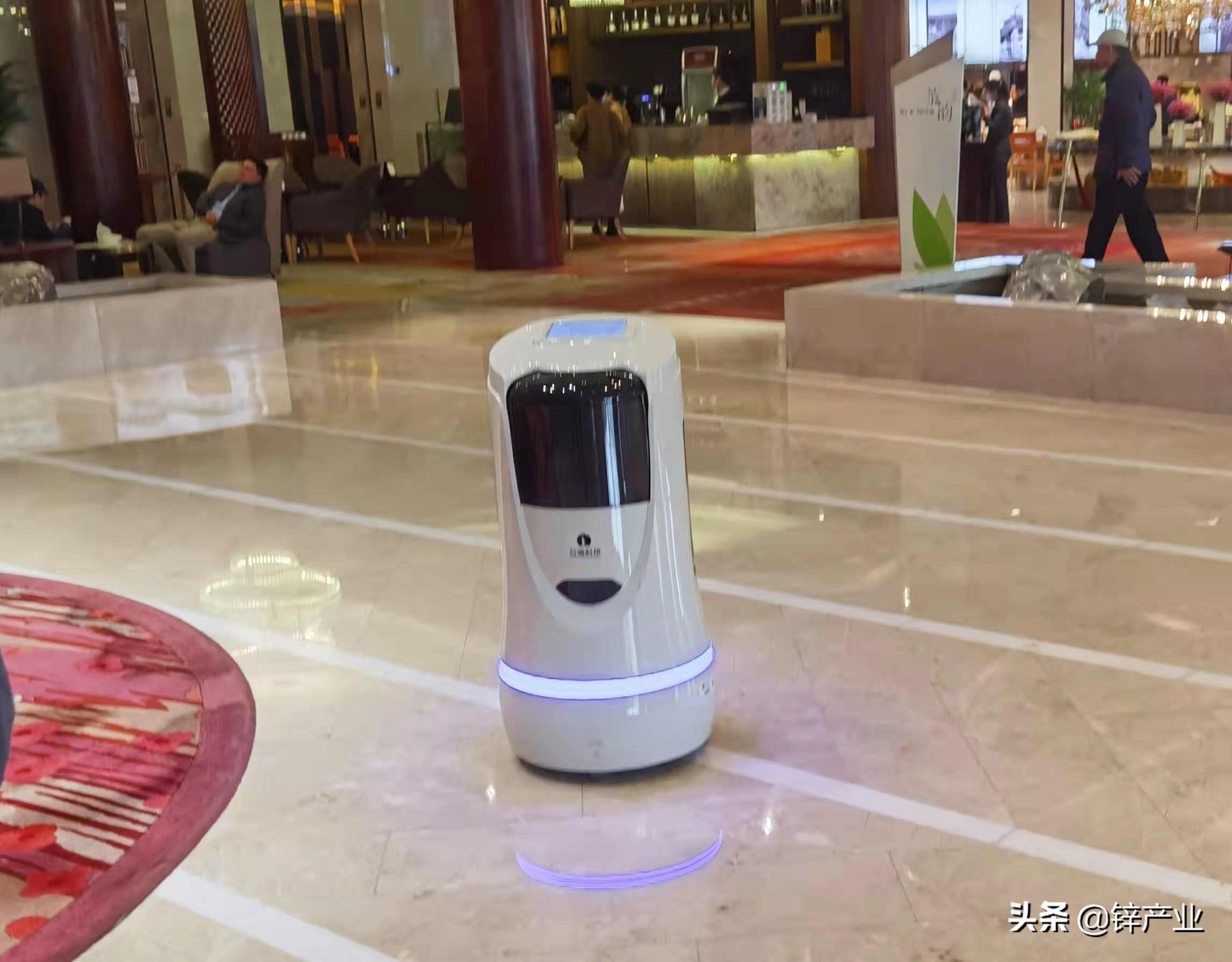 当机器人进驻酒店