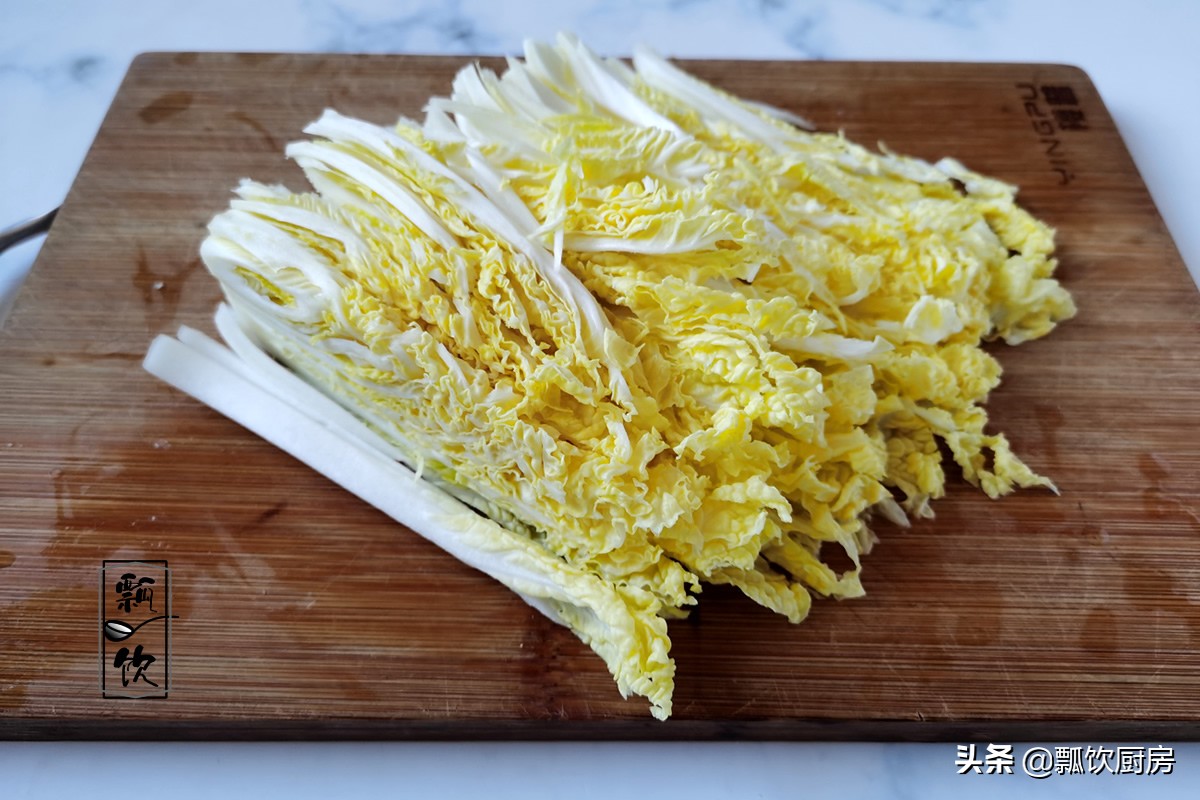 朋友送了一些魚膠，我把它做美食，吃菜喝湯，味道鮮美