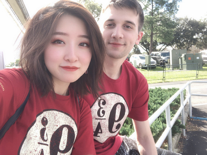 dota的甜美爱情,三年恋情终成正果,小鸽子和外国男友收获祝福