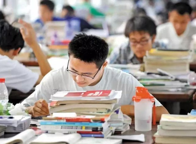 想要留校任教有多难，很多同学不敢想象，满足这些条件就有机会