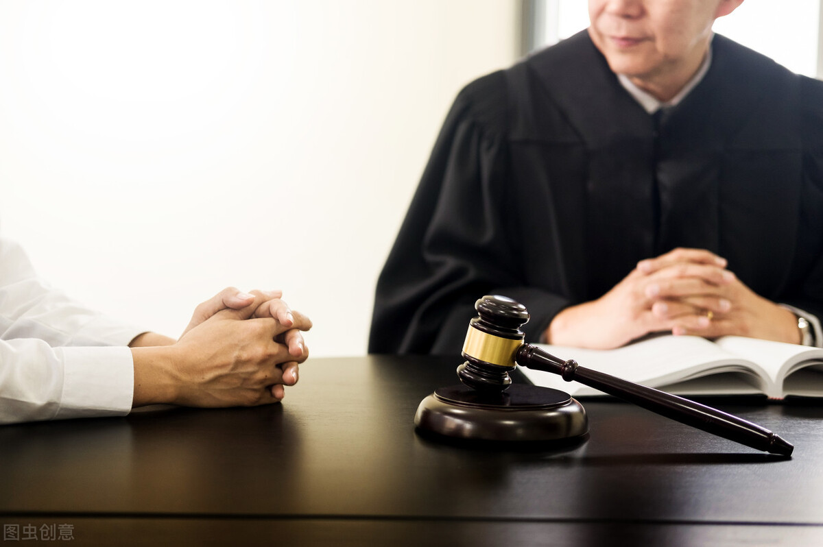 法官是“官”，律师却不是“师”