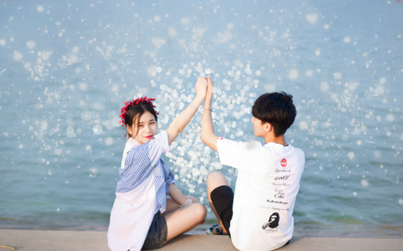 大学生带女朋友回家，当晚明目张胆同居一室，家长表示接受不了