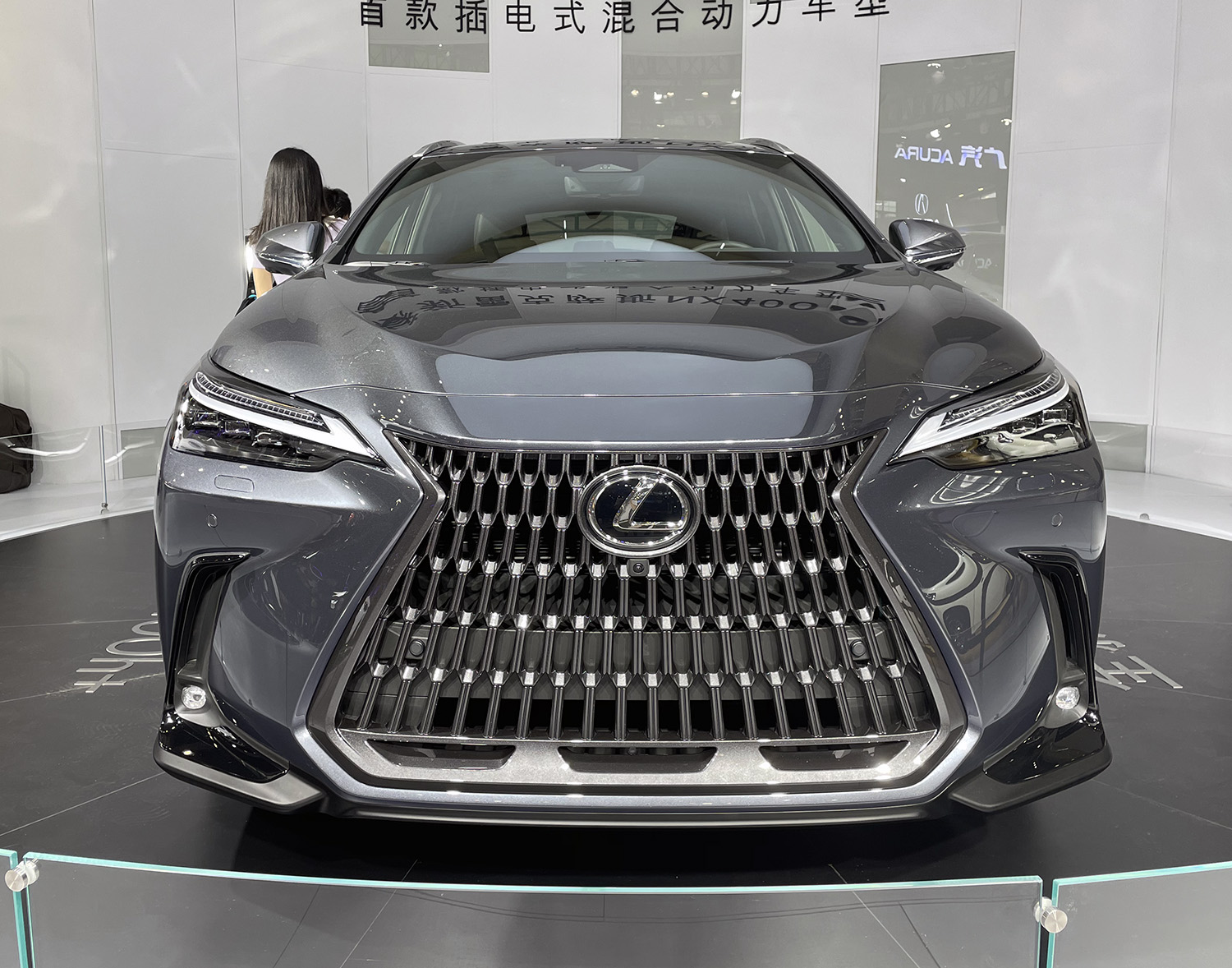 终于可以插电 加速也快多了 全新雷克萨斯nx400h 车展实拍