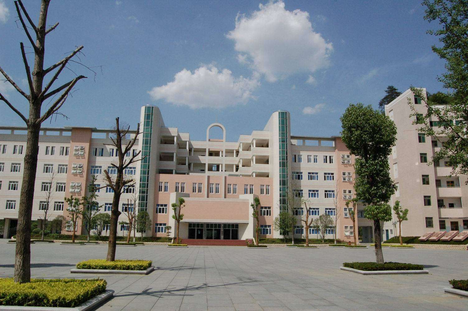 湖北十堰五所好高中，郧阳中学一马当先，竹山、竹溪县中相当出彩