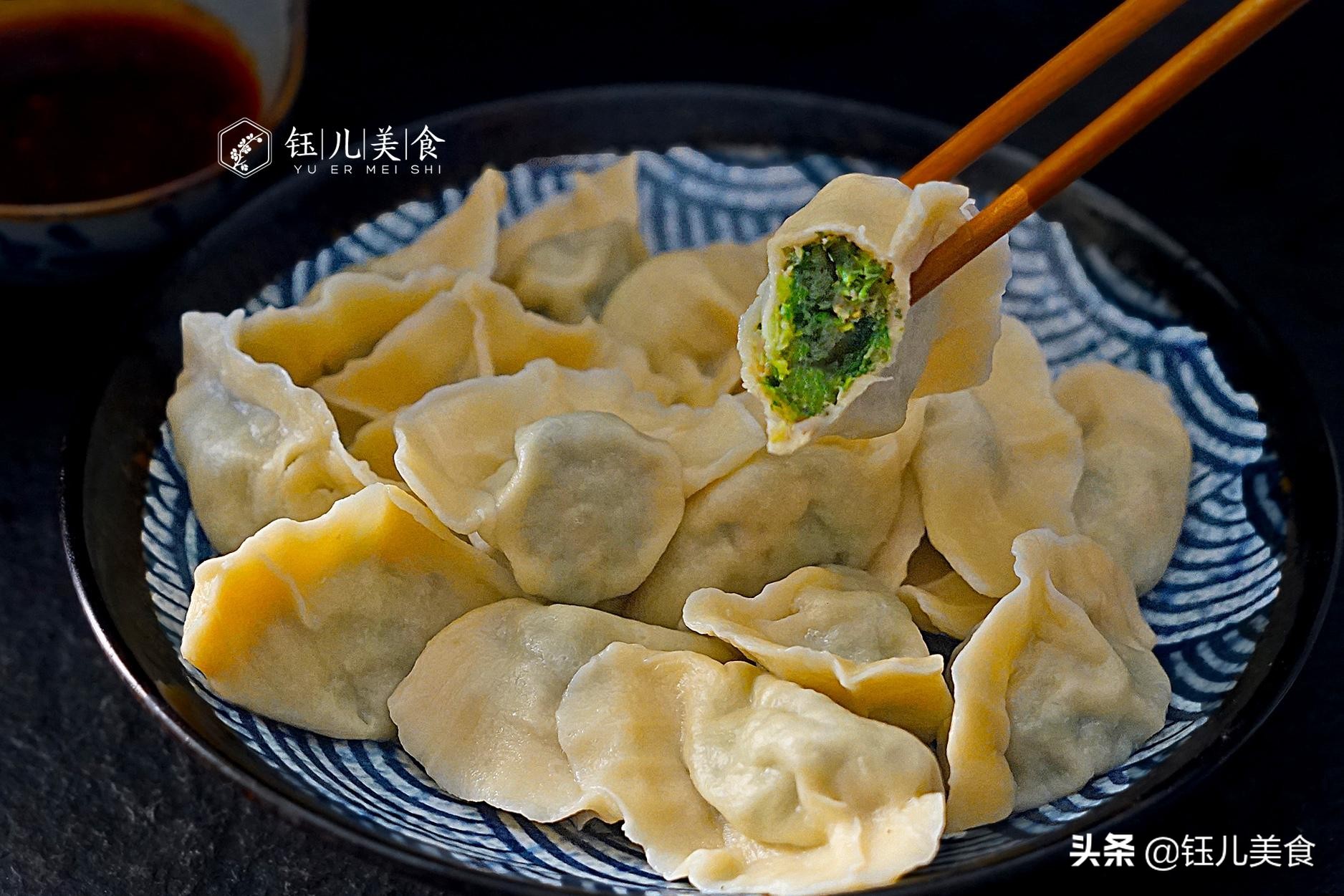 荠菜饺子馅不发柴的秘诀：这样做鲜嫩多汁超好吃