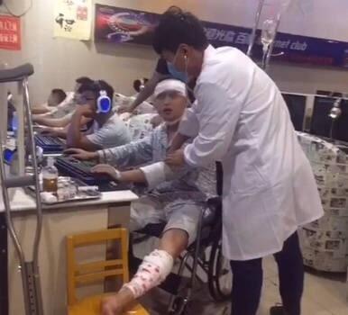 什么是代沟？大概就是你说笑尿了，你妈惊呆了