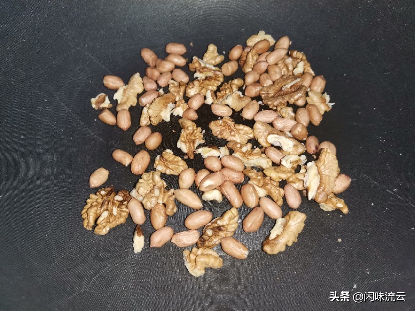 在家自制黑芝麻糊，真材实料，香醇浓稠，想吃舀两勺，冲水就能喝