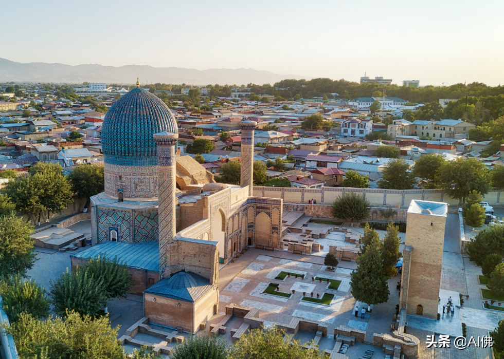 乌兹别克斯坦- 人口:30,565,411(平均人口增长率为 0.