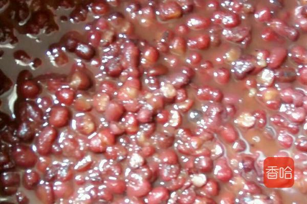 学校门口的热门小吃，要排队才能吃到，一个1元钱，好吃又不贵