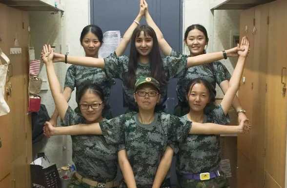 大学宿舍群聊名大赏，学习不行取名小能手，你们的是啥？