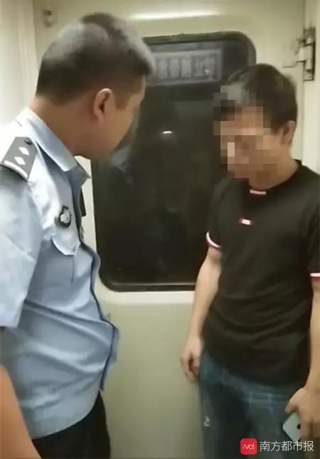 大学生飞踹女童 天涯（大学生火车上猥亵9岁女童）