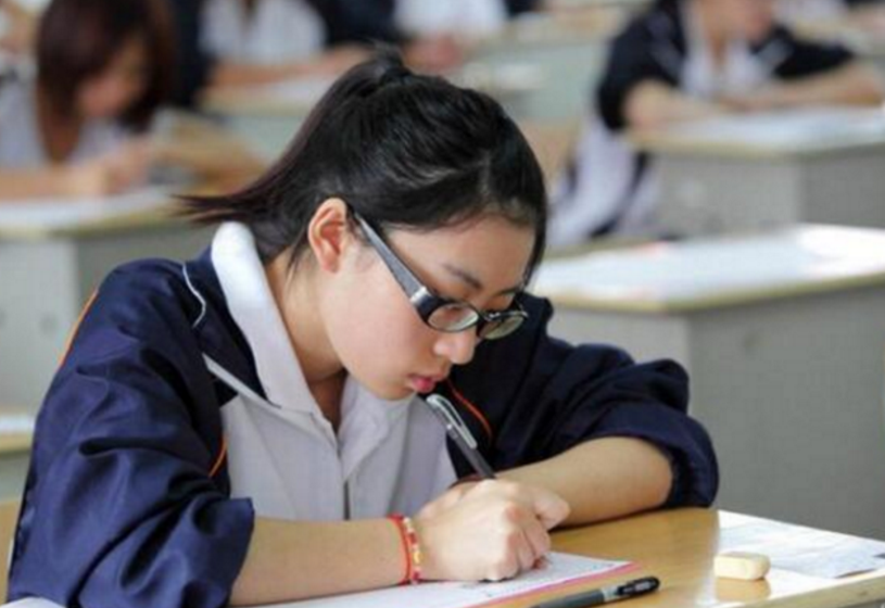 “补课”VS“不补课”，双减后才懂二者差距有多大，家长无奈叹息