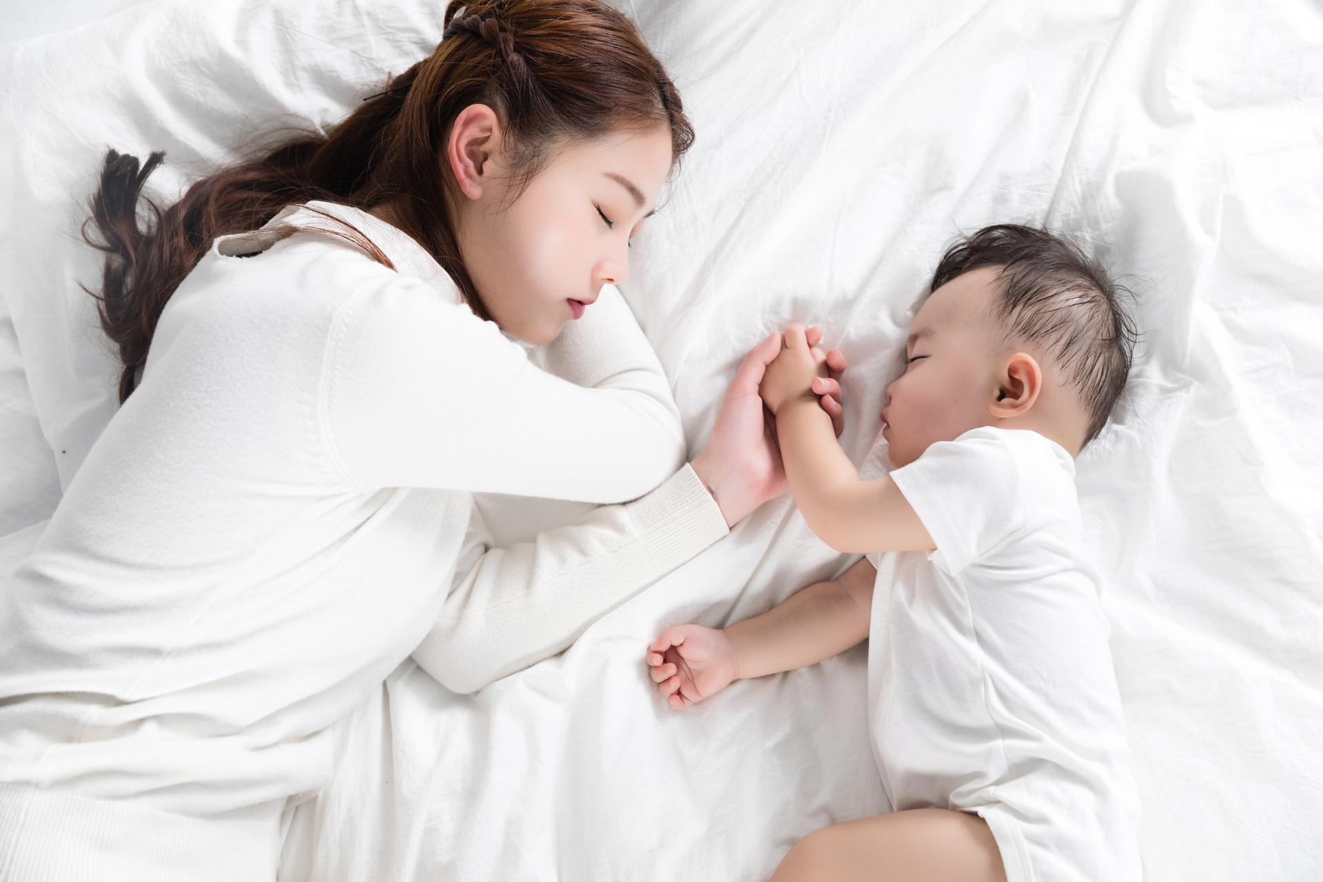 孩子进入5个月后，睡眠变差怎么回事？睡眠倒退期来了