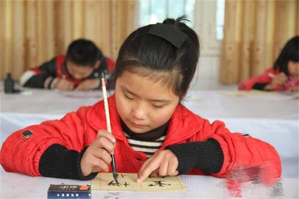 高考满分作文“神仙卷面”老师盛赞，网友却疑惑：这么写时间够？