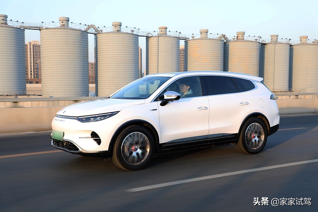 优雅与性能兼备，试驾腾势X 纯电旗舰版