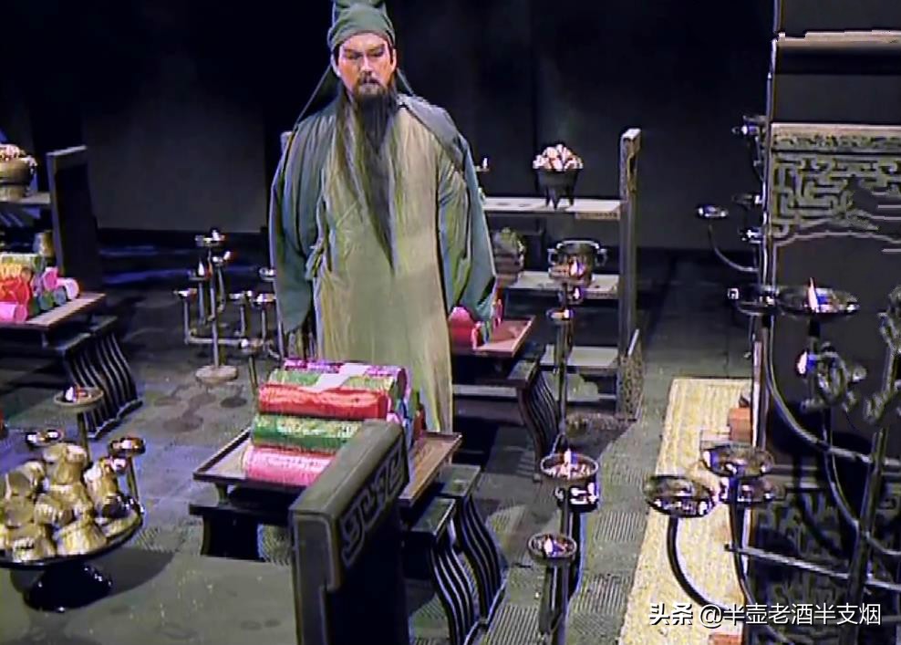 六扇门拜红袍关公,江湖客拜绿袍关公,什么人拜金袍和无袍关公?