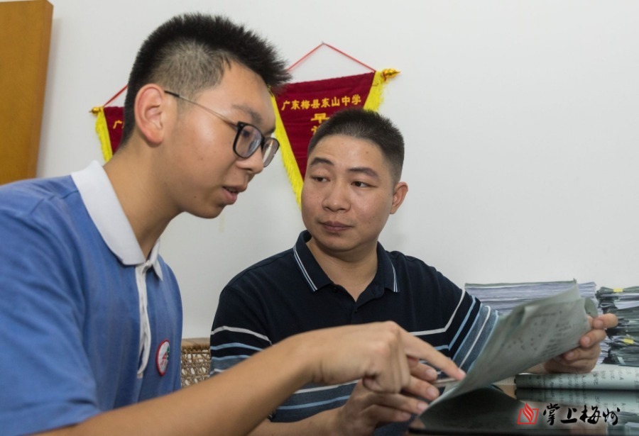 献礼第36个教师节 · 梅州日报特别报道：躬身教坛育桃李 不忘初心薪火传