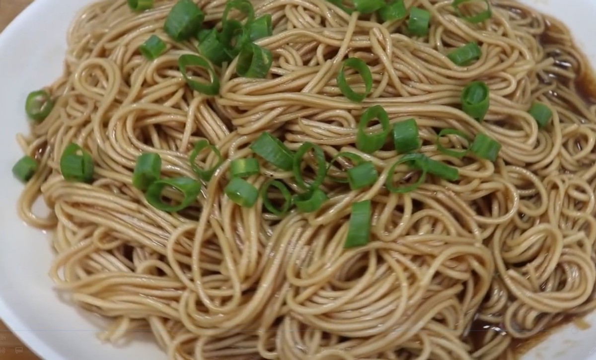 面条学会这样做，我家一周吃8次，美味又解馋，一次一大盘不够吃