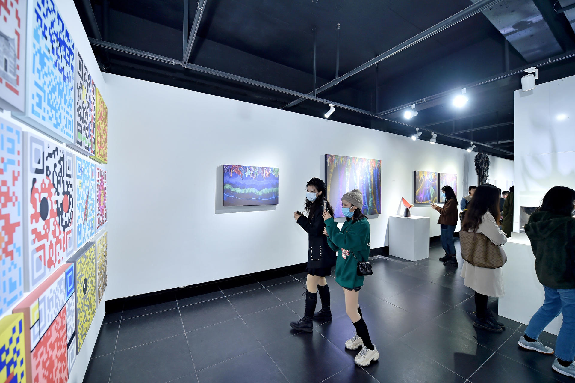 “2021视觉剧场双年展”在许燎源现代设计艺术博物馆绚丽启幕