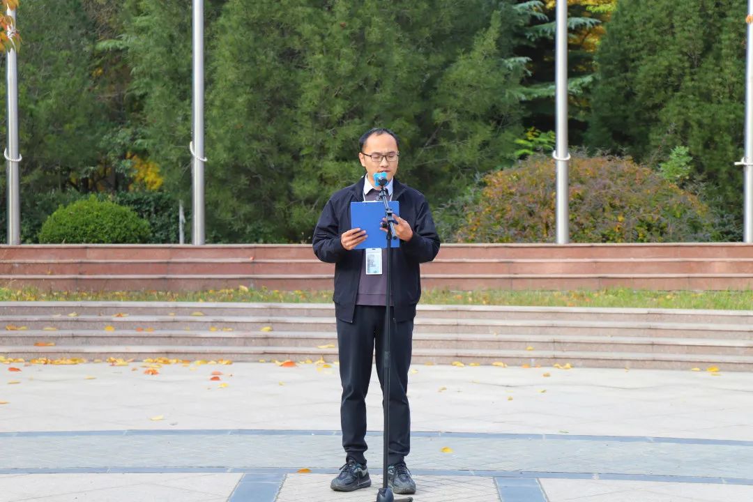 国旗下演讲 | 努力拼搏，迎战期中