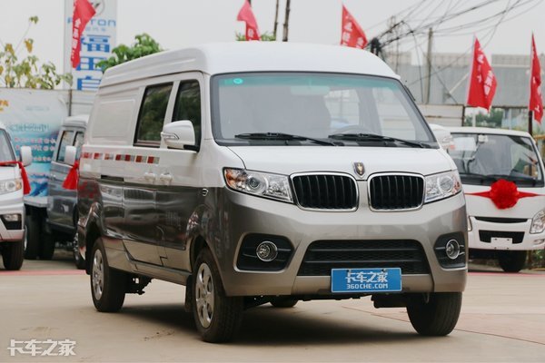 载人装货两不误,实拍五座版金杯新海狮封闭货车