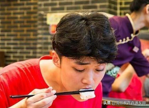 大学生生活费等级出炉，1500元的大学生活水平如何，学生给出回答