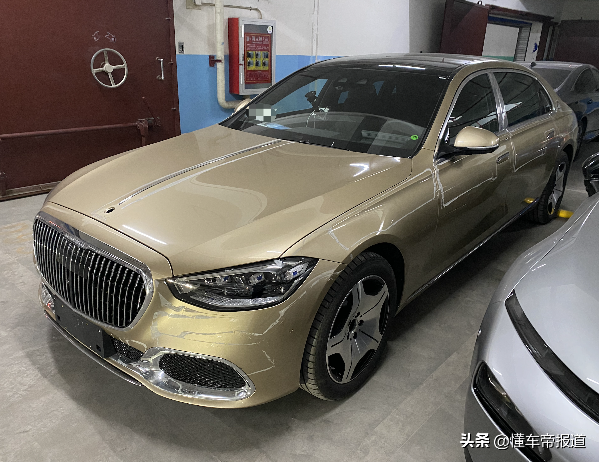 新車｜獨(dú)享V12動(dòng)力，新邁巴赫S級(jí)實(shí)車曝光，氣場(chǎng)不輸古思特