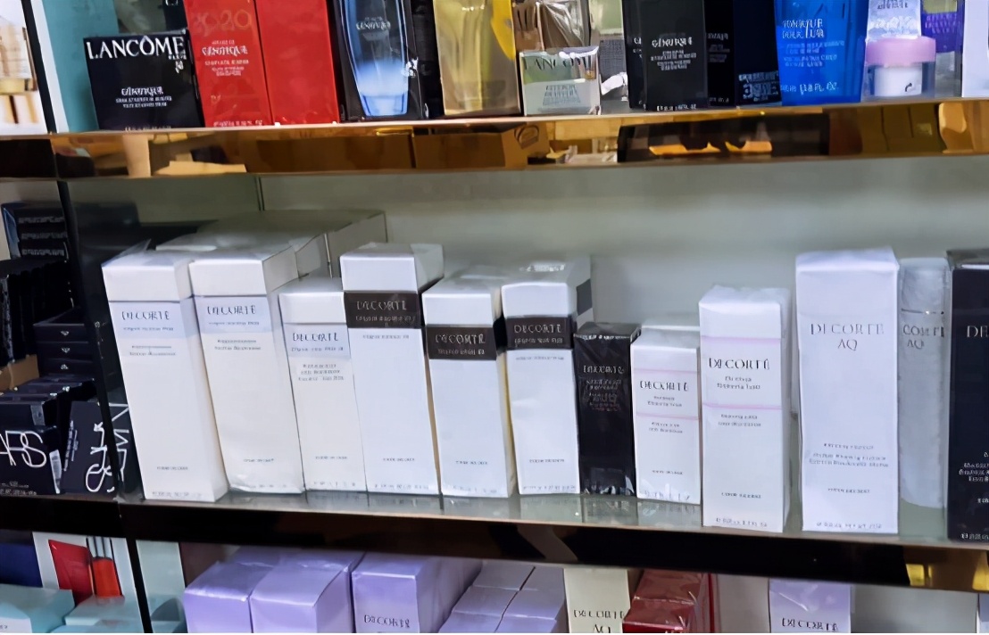 华强北的美妆生意：价格不及专柜三分之一，靠微商代购年入过亿