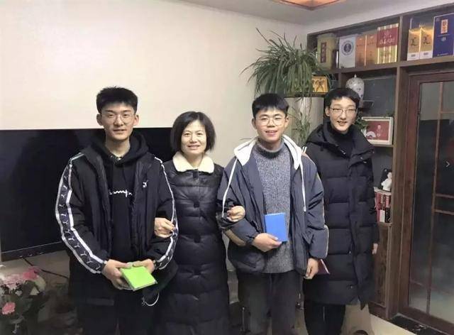 她是普通中学语文老师，儿子697分考上清华：教诲孩子常用1句话