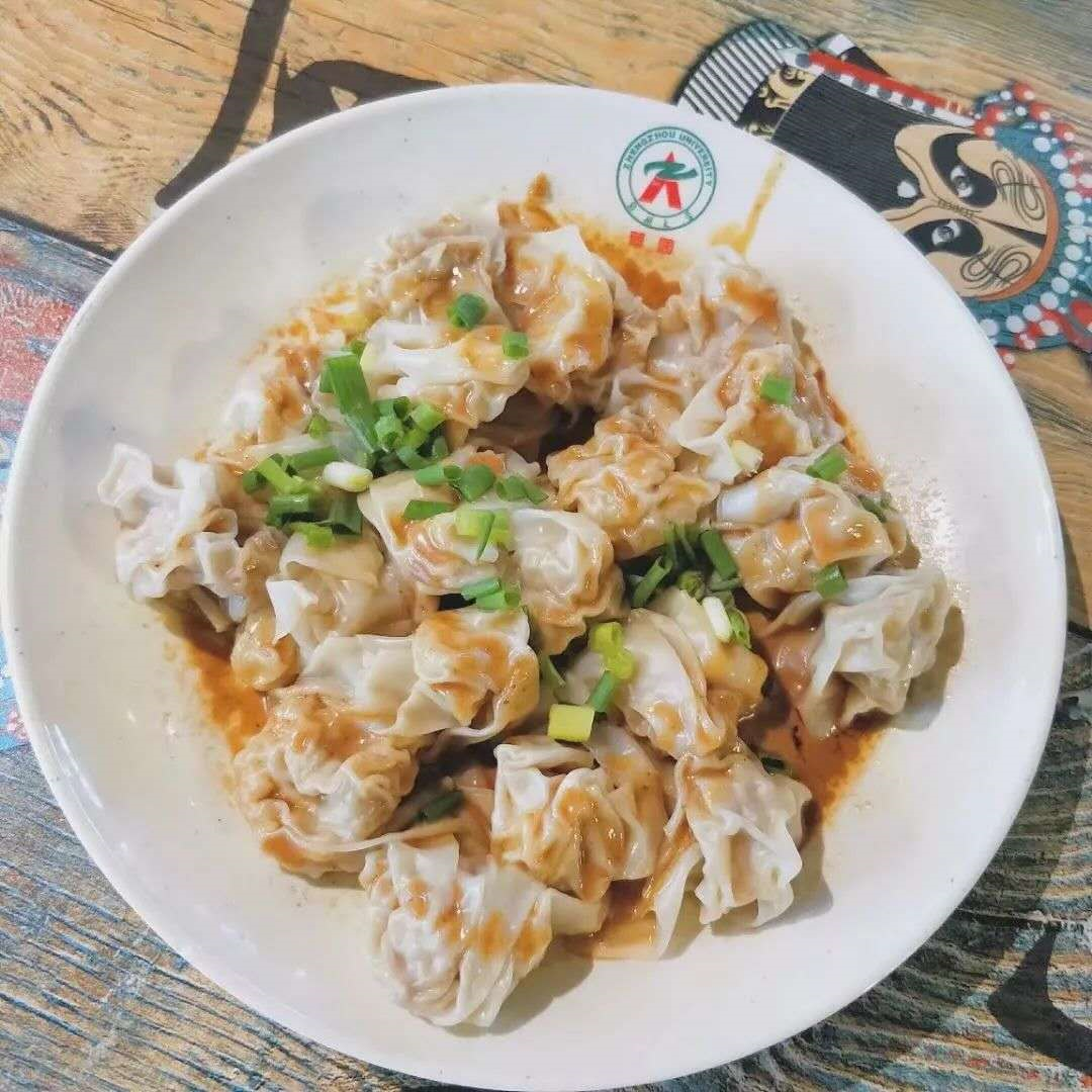 占地5700亩，坐拥四大校区、24个食堂！这可能是河南最“壕”的大学了！