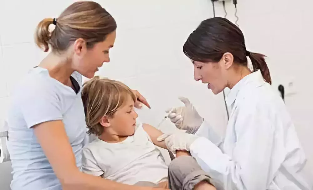 退热贴比退热药好用?医生告诉你孩子发烧正确处理方式
